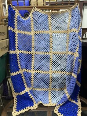 Vintage hand crochet Approx 90x60 Sq pattern large afghan blanket blue & beige